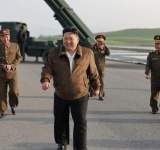كوريا الشمالية تزود جيشها براجمات صواريخ متطورة