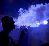 الإمارات ستفرض ضريبة انتقائية على التبغ ومنتجات التدخين والمشروبات الغازية