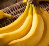 تحذيرات من تناول الموز على معدة فارغة
