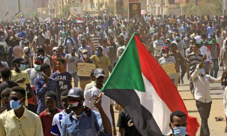 الشرطة السودانية تفرق جموع المتظاهرين في الخرطوم