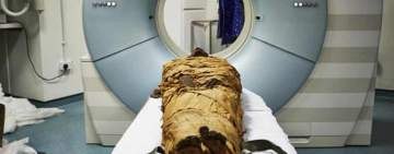 العثور على تميمة ببطن مومياء مصرية عمرها 2000 عام