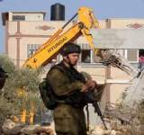قوات العدو تهدم منزلا وتعتقل 9 فلسطينيين بالضفة الغربية