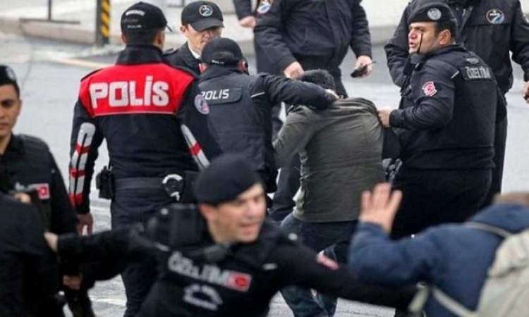  السلطات التركية تعتقل 82 عسكريا من أنصار غولن