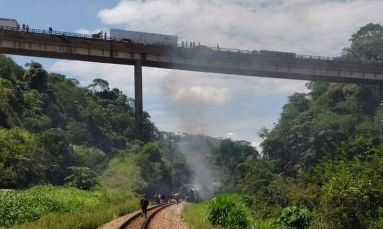 44 قتيلا وجريحا سقوط حافلة من جسر في البرازيل
