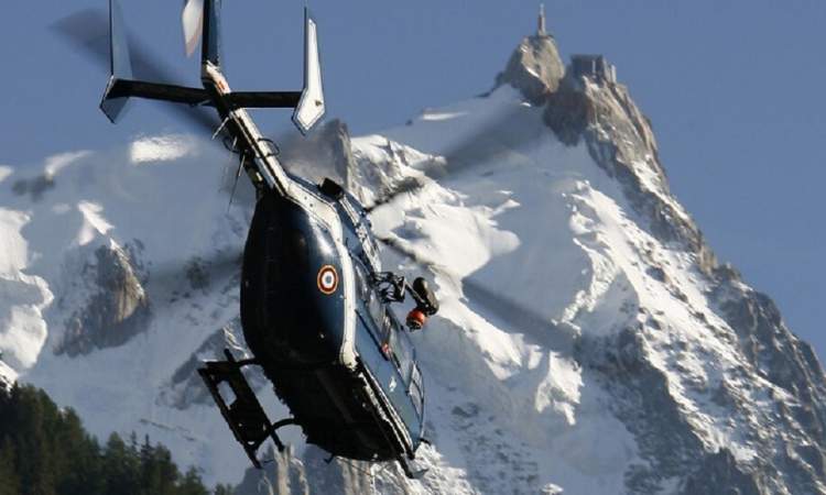 مقتل 6 أشخاص بتحطم مروحية في جبال الألب