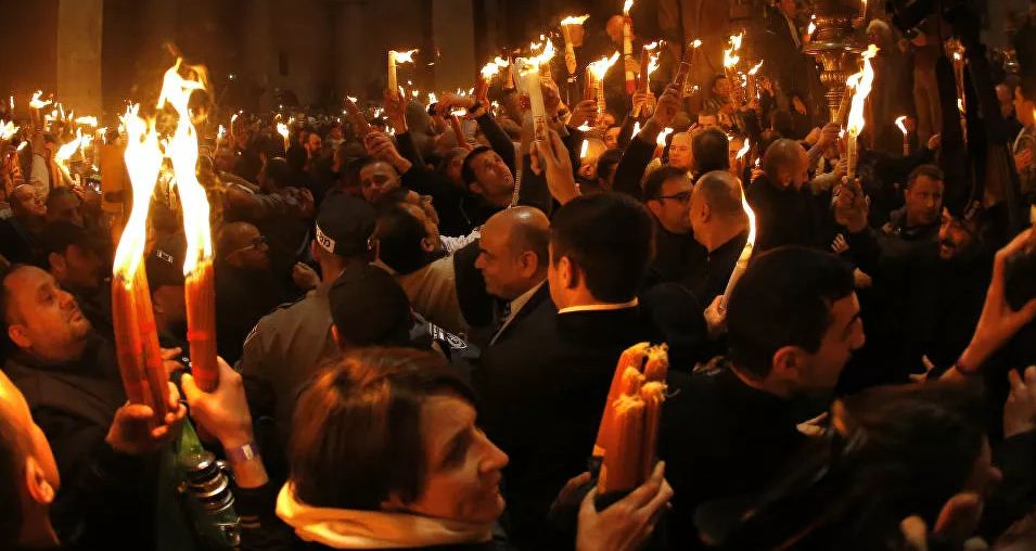   إماراتيون وبحرينيون يحتفلون بعيد (الأنوار) اليهودي