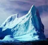  جبل جليدي ضخم يقترب من تدمير جزيرة بريطانية 