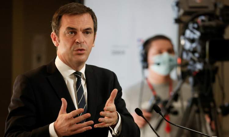 وزير الصحة الفرنسي يدعو إلى عدم الاحتفال برأس السنة