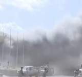 انفجارات عنيفة تهز مطار عدن لحظة وصول حكومة المرتزقة ( صور)