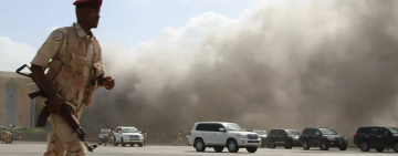 تفجيرات مطار عدن .. وقرع طبول الحرب في المنطقة