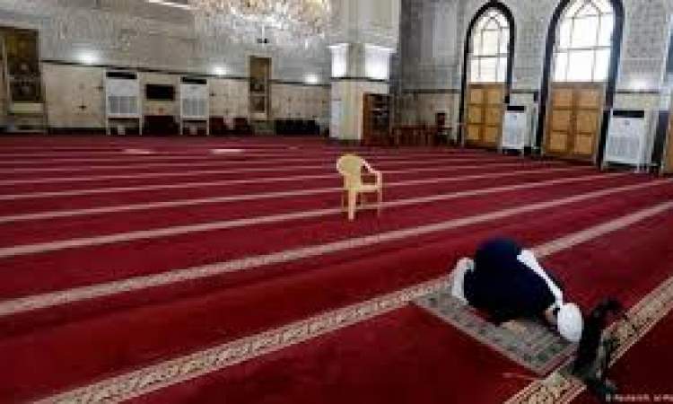 السعودية تغلق 12 مسجد ا بعد تفشي كورونا