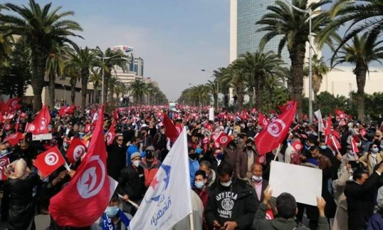 مسيرة مؤيدة للرئيس التونسي وتطالب بحل البرلمان