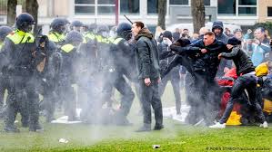 احتجاجات وشغب في أمستردام على إجراءات كورونا