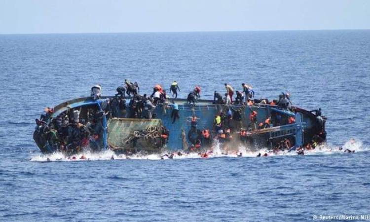 مصرع 15 شخصا بغرق قارب في غينيا