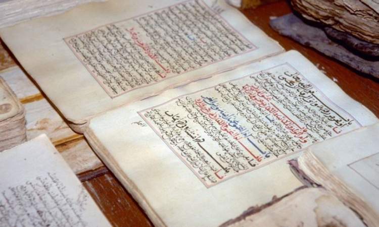 مخطوطات عمرها ألف عام  وبـ8 لغات بمعرض في بغداد 