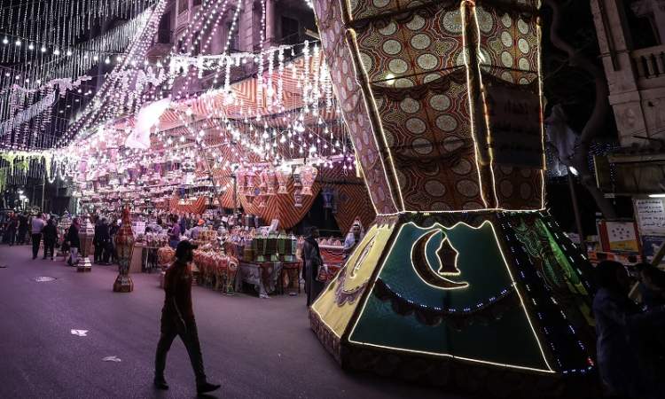 انتعاش سوق بيع الفوانيس في مصر 