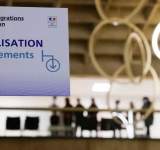 فرنسا تمنح الجنسية للمساهمين في مجابهة كورونا