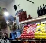 العثورعلى مخبأ ضخم للأسلحة في متجر للفاكهة بايطاليا