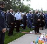 رئيس وزراء في وقفة احتجاجية بعد مقتل أسرة مسلمة