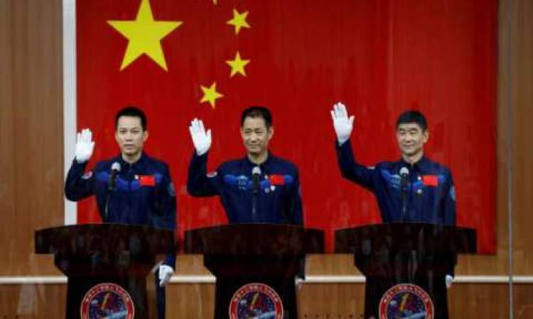 الصين ترسل 3 رواد إلى الفضاء غدا