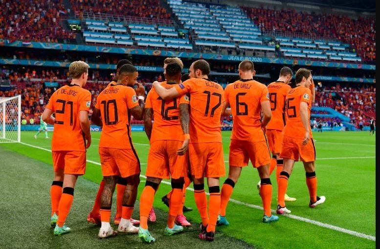 هولندا تهزم النمسا وتتأهل لثمن نهائي بطولة أوروبا