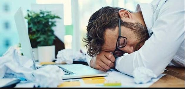 دراسة : قلة النوم لثلاث ليال تسبب تدهورا جسديا وعقليا كبيرا