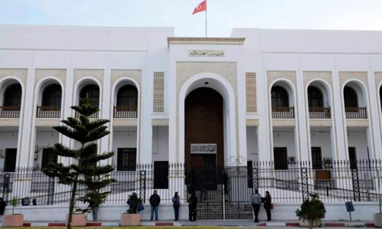 القضاء التونسي يفتح تحقيقا بشأن تلقي 3 أحزاب أموالا من الخارج