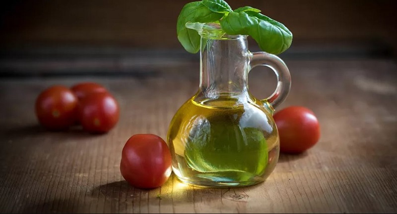 دراسة: تناول الطماطم مع زيت الزيتون مفيد لقلب الإنسان