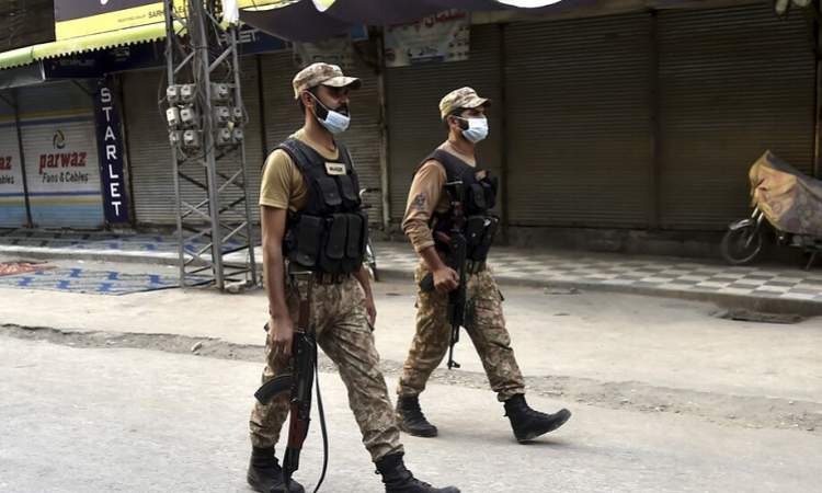 مقتل واصابة 12 جندي ومسلح في باكستان