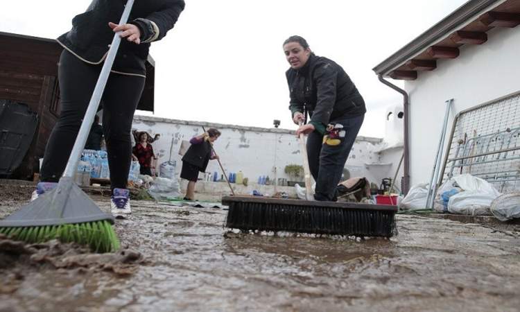 وفاة شخصين بفيضانات عارمة جنوب ايطاليا