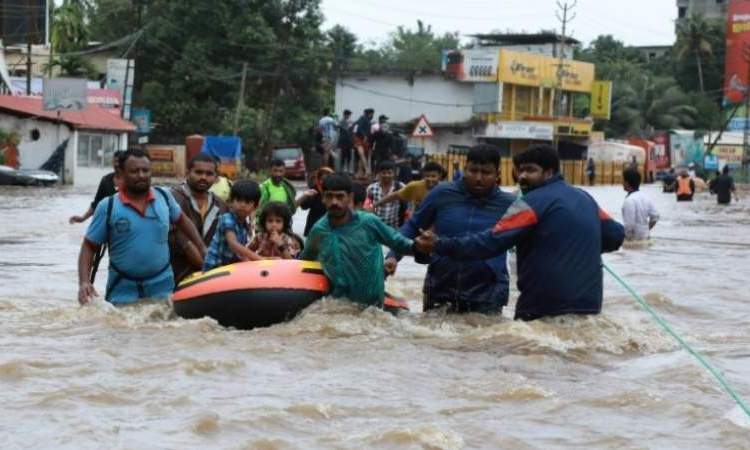 مصرع وفقدان 115 شخصا في فيضانات براديش بالهند