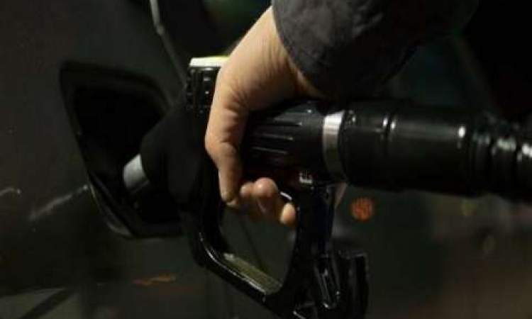  رويترز: رفع اسعار الوقود في عدن يهدد بمجاعة