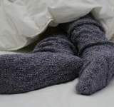 مخاطر ارتداء الجوارب أثناء النوم في الشتاء!