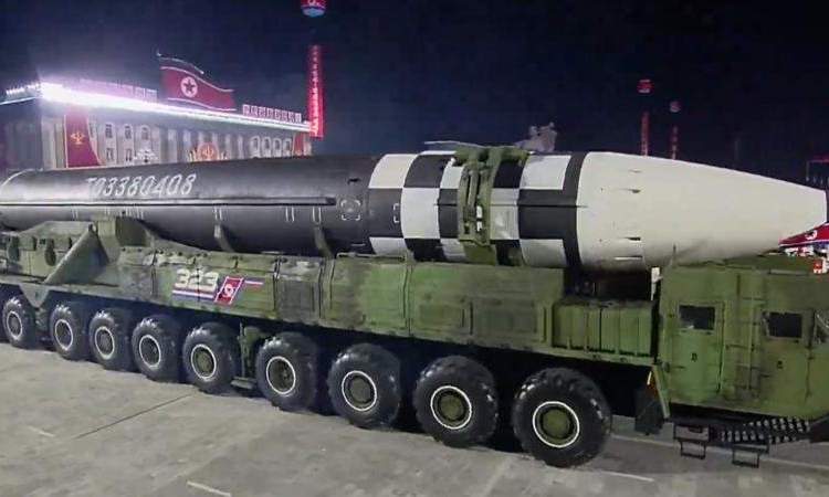 كوريا الشمالية تعلن إطلاق صاروخ باليستي طويل المدى