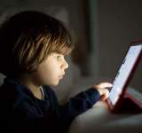 ما تأثير الأجهزة الذكية على تفكير الأطفال