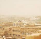 موجة غبار ورياح باردة تجتاح العاصمة صنعاء وعدد من المحافظات 