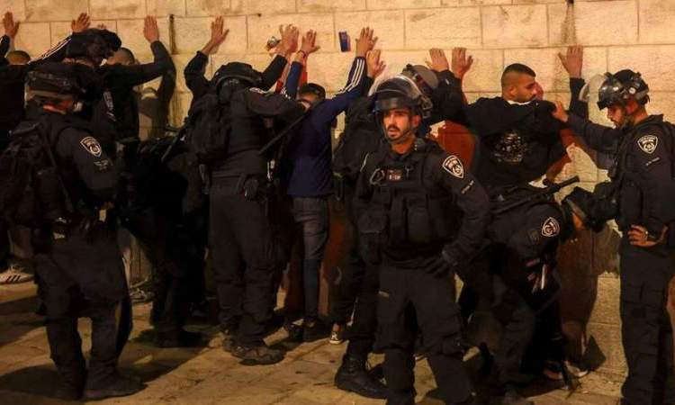 قوات العدو تعتقل أكثر من 60 فلسطينيا من الضفة والقدس المحتلتين