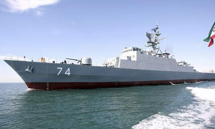 البحرية الإيرانية تعلن الاشتباك مع زوارق مجهولة