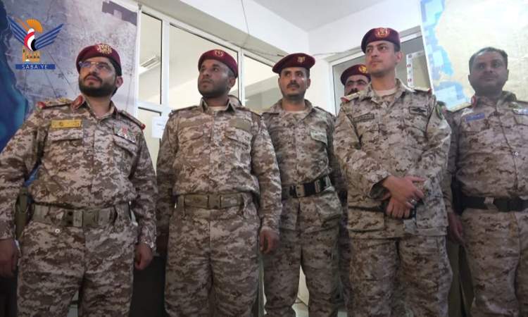 رئيس وأعضاء اللجنة العسكرية يزورون غرفة عمليات رصد الخروقات