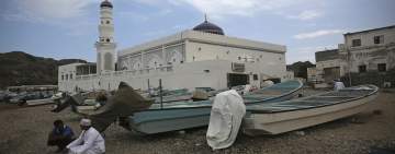 العثور على صيادين عمانيين بعد اختفائهما 9 أيام في البحر