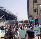 وقفة احتجاجية أمام مكتب الأمم المتحدة بصنعاء تطالب بصرف المرتبات