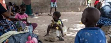غامبيا تعلق بيع شراب الباراسيتامول بعد وفاة عشرات الاطفال 