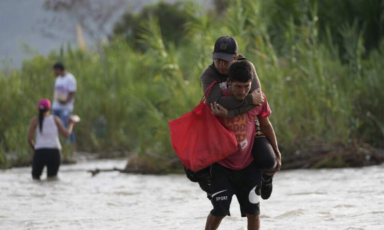 13 قتيلا و3 مفقودين ضحايا الأمطار الغزيرة في فنزويلا