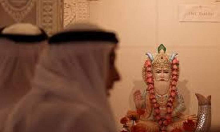 الاماراتيون يستبدلون ديانتهم بالهندوسية (فيديو)