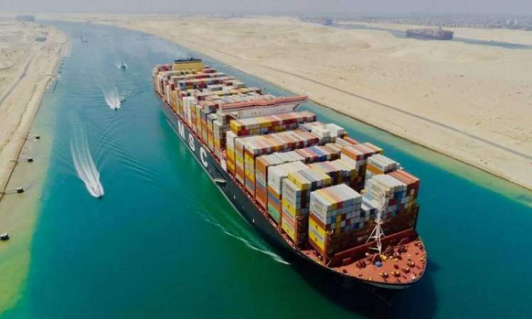 مصر توقع عقود بـ83 مليار دولار في المنطقة الاقتصادية لقناة السويس