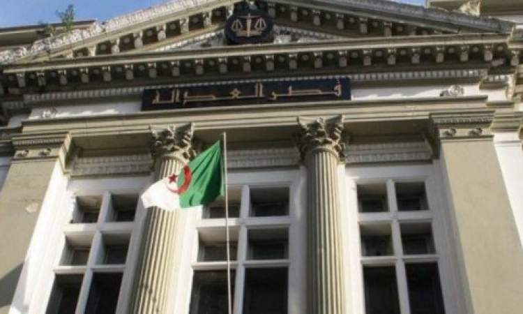 الجزائر: محاكمة مسؤولين سابقين بينهم 3 رؤساء وزراء في قضية فساد