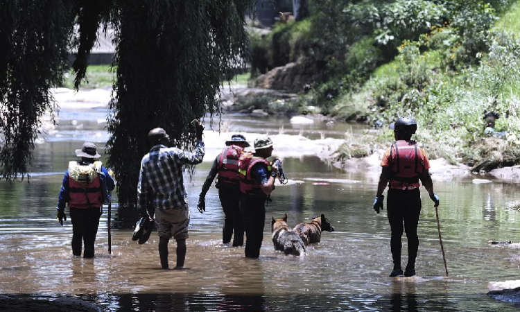 مصرع 14 شخصا جراء فيضان نهر في جنوب أفريقيا