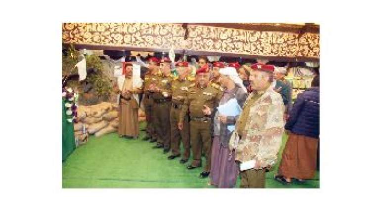 اللواء البزاغي وضباط يزورون معارض صور الشهداء بالعاصمة صنعاء