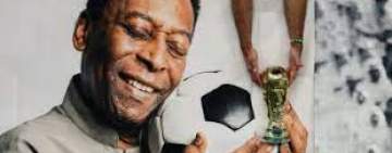 وفاة أسطورة كرة القدم البرازيلي عن 82 عاما