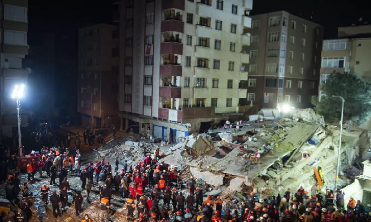 أكثر من 30 مصابا في انهيار فندق شرقي تركيا